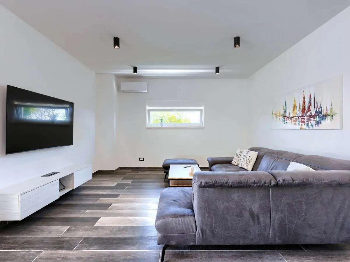 Holiday Home Villa Dora By Interhome Pula